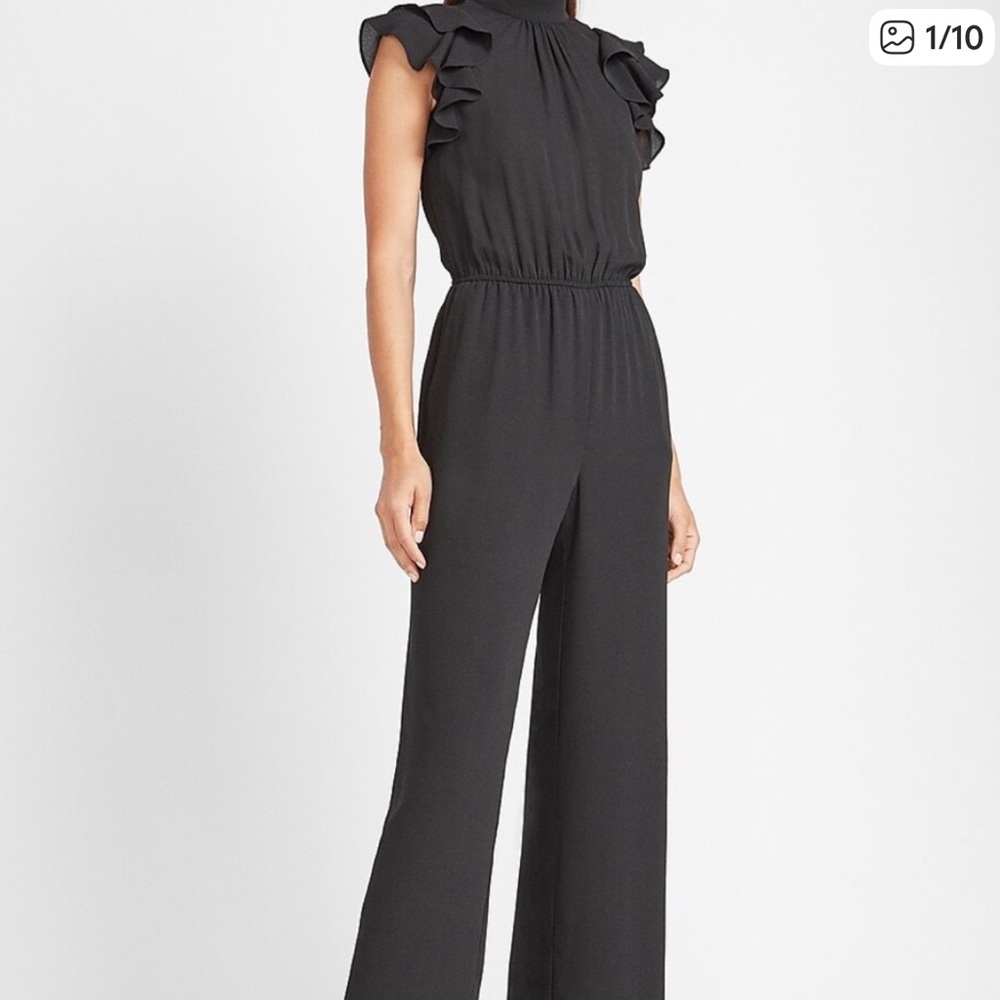 EXPRESS NWT SIZE SMALL flutter sleeve black romper 2020